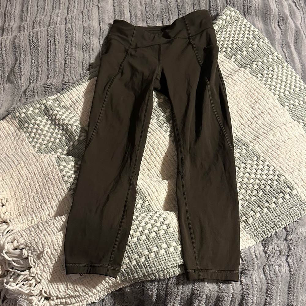 Lululemon army green cropped leggings